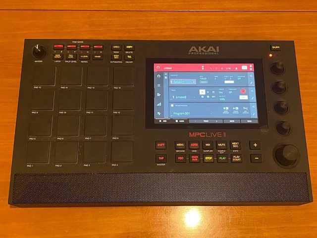 AKAI MPC LIVE 2
