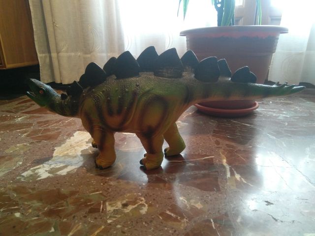 Dinosaurio Estegosaurio 40 cm