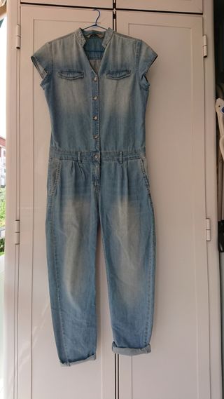 Mono vaquero de mujer Zara de segunda mano por 25 EUR en Llodio en WALLAPOP