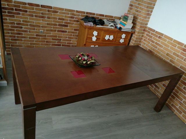 Mesa extensible de madera nogal