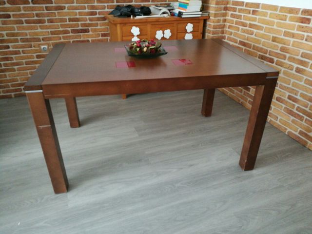 Mesa extensible de madera nogal
