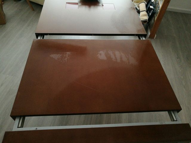 Mesa extensible de madera nogal