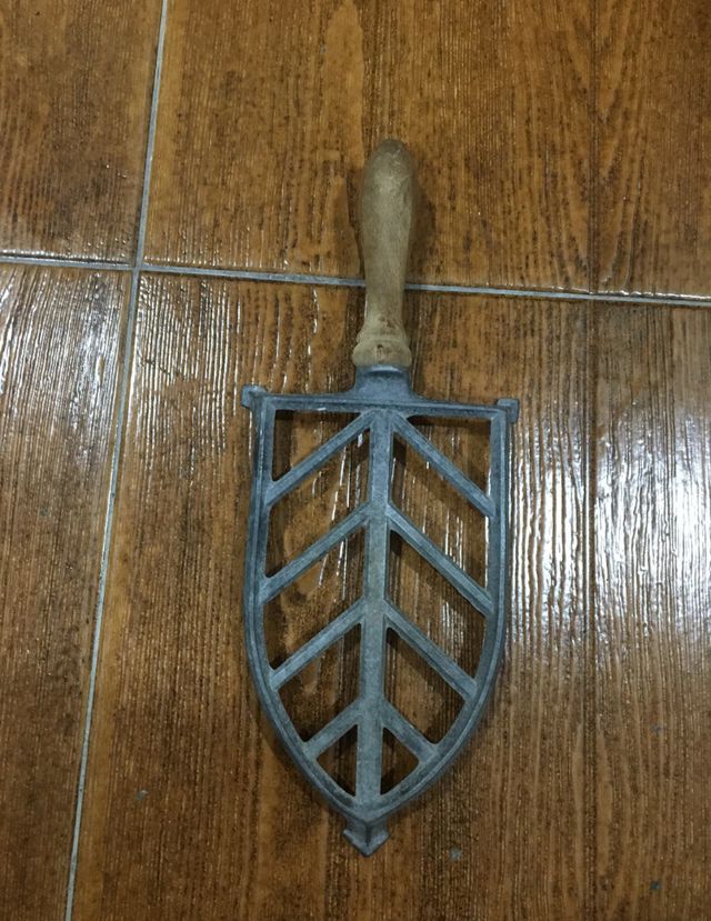 Plancha "Solac" retro con reposa plancha