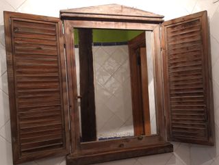 Espejo de madera tipo ventana de segunda mano por 30 € en El Escorial