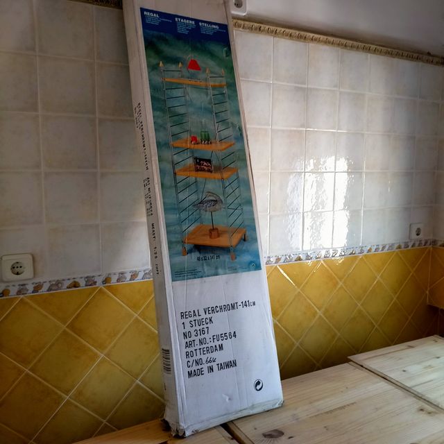 ESTANTERIA MADERA Y  CROMADA 141 x 48 x 32cm