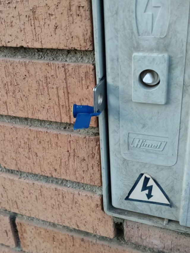 MATERIAL PARA PRECINTAR SUMINISTROS. PRECINTO.