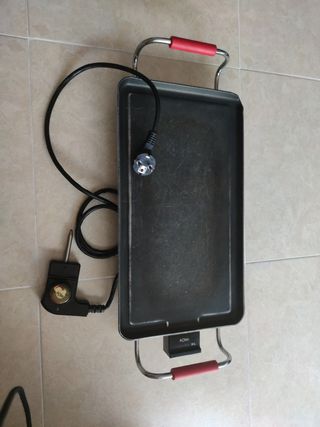 Plancha eléctrica de cocina SOLAC de segunda mano por 8 EUR en Barcelona en  WALLAPOP