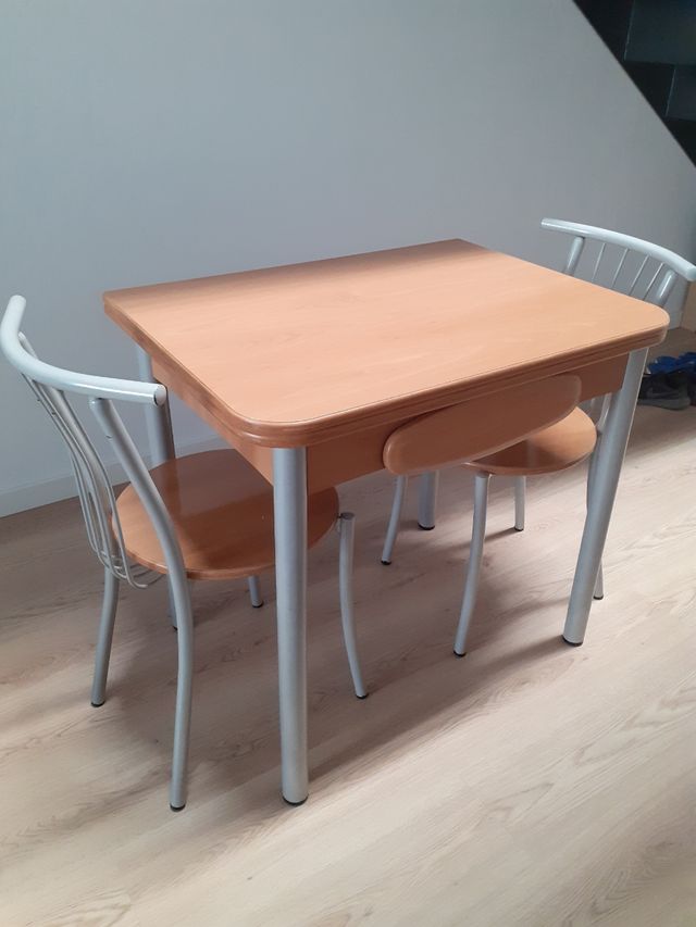 Mesa cocina y sillas de segunda mano por 30 € en Sabadell en WALLAPOP