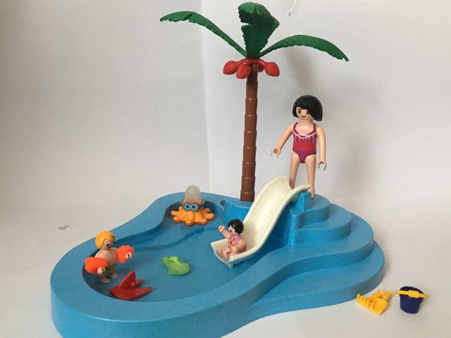 PLAYMOBIL PISCINA PARA NIÑOS CON BEBÉ 