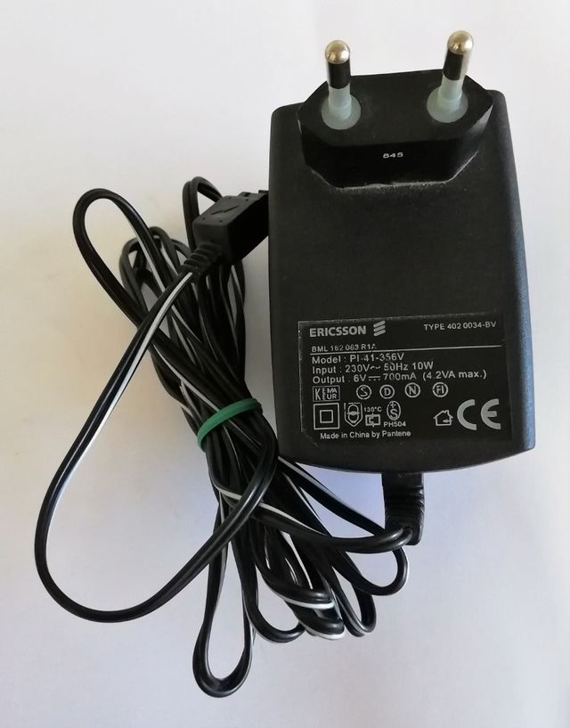 Cargador marca ERICSSON de 6 voltios