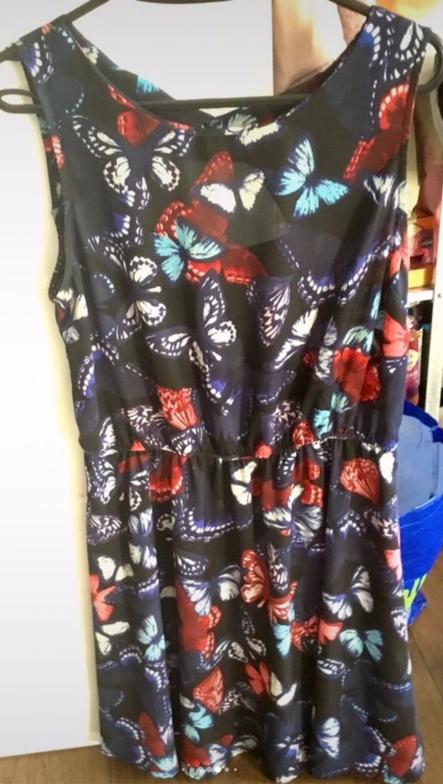 Vestido de verano mariposas talla M