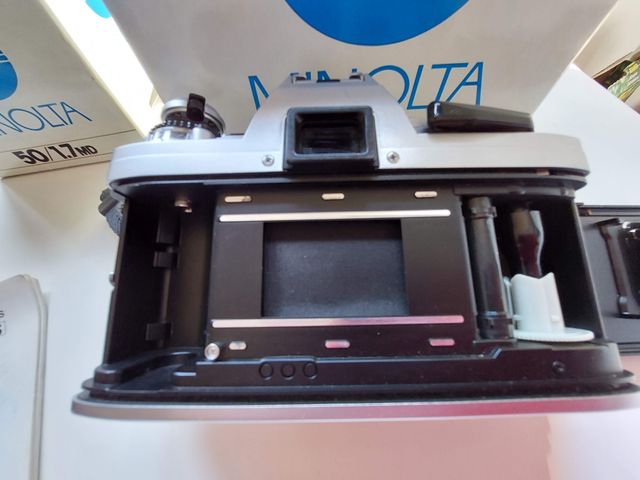 MINOLTA X-300: Cámara Fotográfica y Objetivo