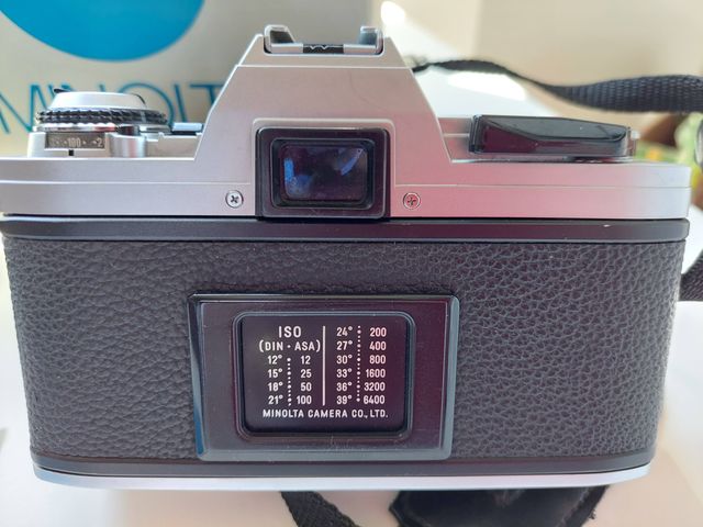 MINOLTA X-300: Cámara Fotográfica y Objetivo
