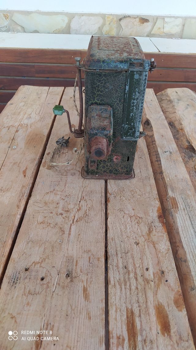 PROYECTOR DOMÉSTICO ANTIGUO
