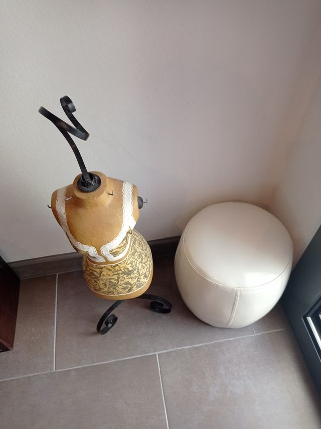 maniquí colgador collares