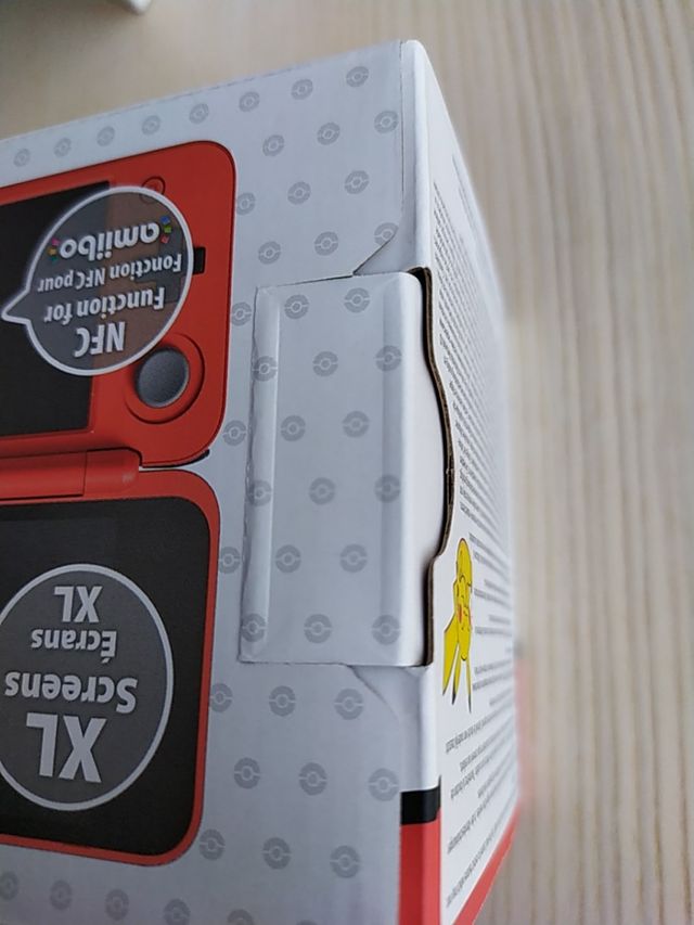 NEW Nintendo 2DS XL Pokeball