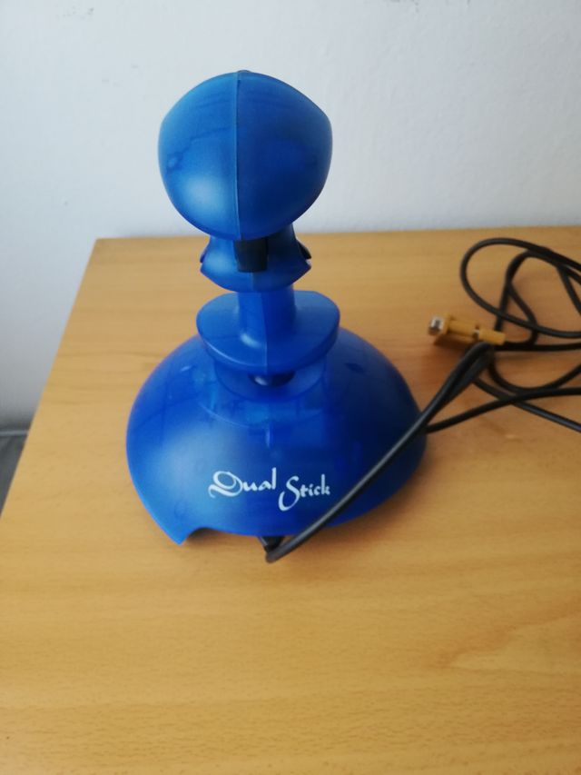 Coleccionismo vintage, joystick de los años 90