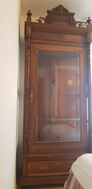Mueble madera antigüedad vitrina de segunda mano por 450 € en Madrid en