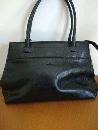 Bolso de Matías salva de piel de segunda mano por 25 EUR en Arroyo de La  Miel en WALLAPOP