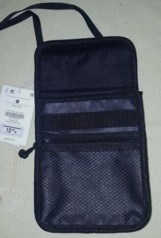 Bandolera (bolso hombre) bershka nueva. de segunda mano por 8 EUR en  Alcobendas en WALLAPOP