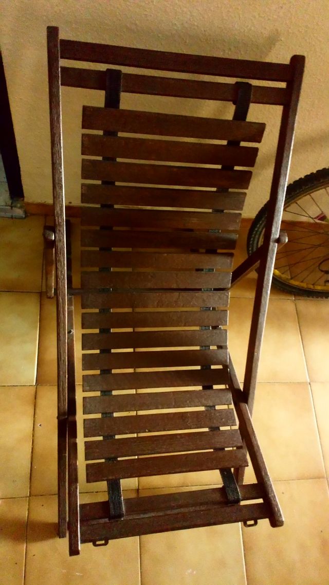 Tumbona de madera de segunda mano por 25 € en Granada en WALLAPOP