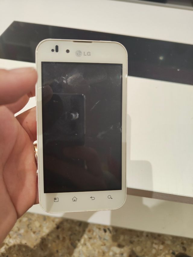 móvil LG Optimus black en color blanco