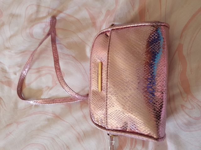 Bolso tipo clutch metalizado