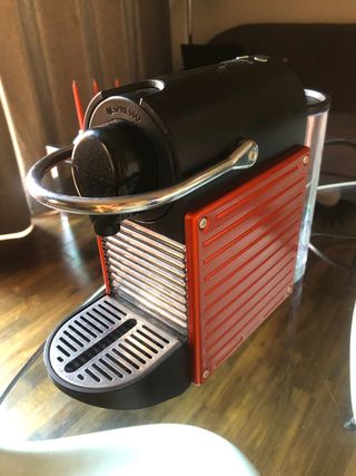 Cafetera Nespresso Pixie de segunda mano en Barcelona en WALLAPOP
