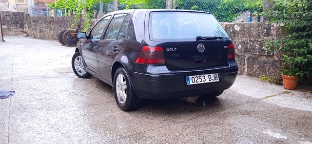 Volkswagen Golf 2001 de segunda mano por 800 € en Areas en WALLAPOP