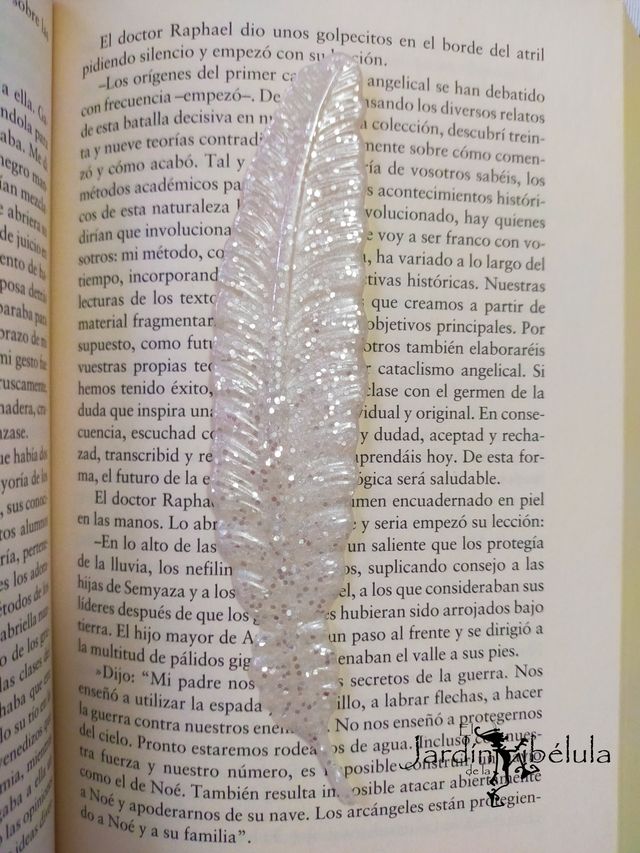 Marcador de páginas: pluma blanca