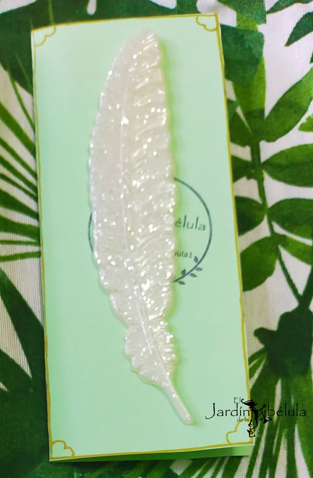 Marcador de páginas: pluma blanca