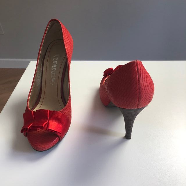 Zapatos de tacón rojo