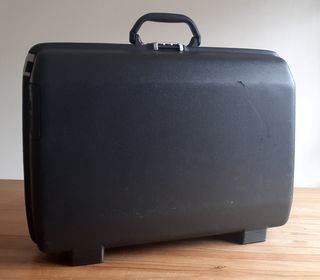 Maleta Samsonite mediana c\\/ código de seguridad de segunda mano por 20 EUR  en L\\'Eliana en WALLAPOP