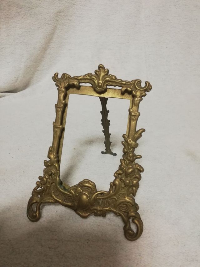 portafotos metálico antiguo