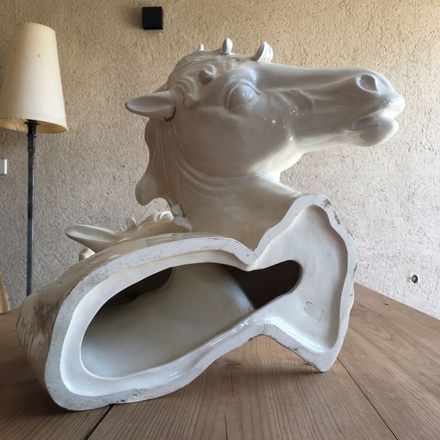 Escultura de porcelana de caballos