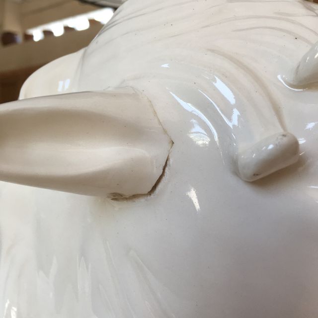 Escultura de porcelana de caballos
