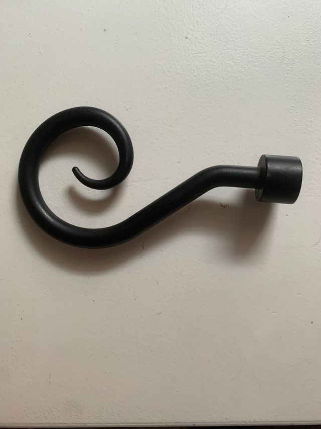 Topes y sujeta barra de cortinas