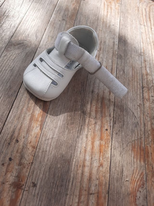Sandalias blanca de bebe de 1 a 3 meses Crios