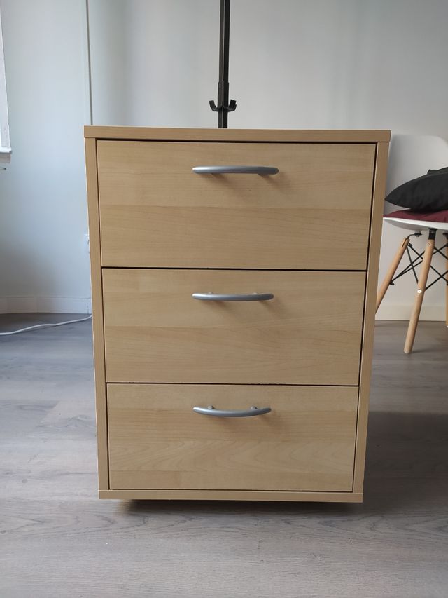 Cajonera con ruedas de segunda mano por 8 € en Barcelona en WALLAPOP