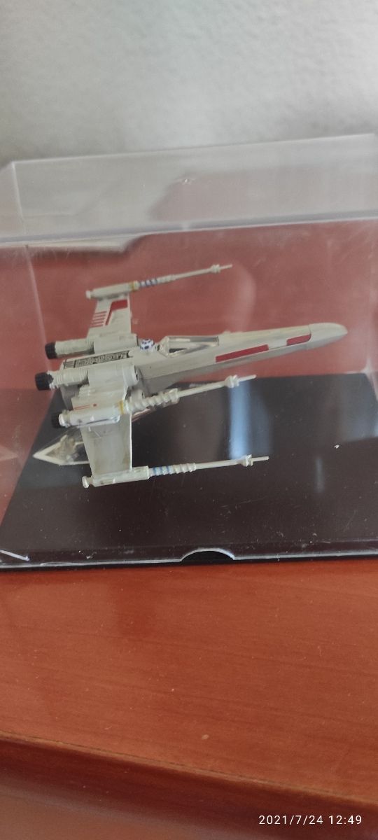 Coche y/ o avión caza.