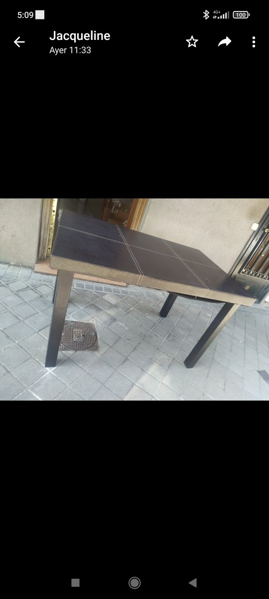 Mesa y 4 sillas de polipiel