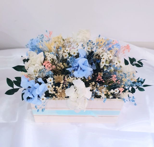 Ramilletes y cajas con flor seca y preservada