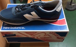 New Balance color azul y granate de segunda mano por 35 EUR en Barcelona en  WALLAPOP