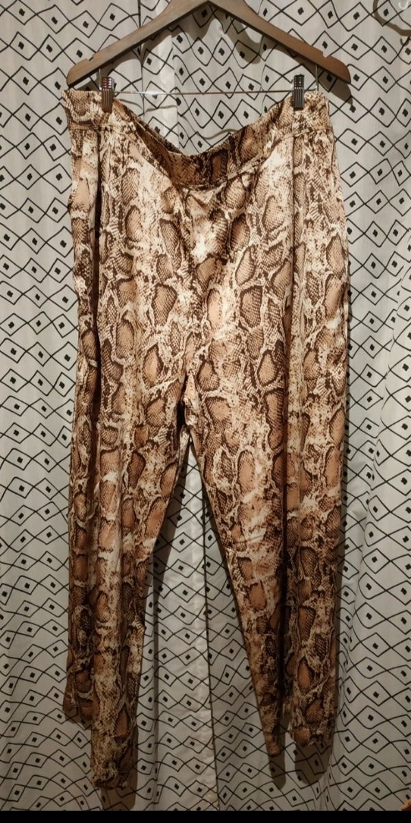 Pantalón serpiente talla grande