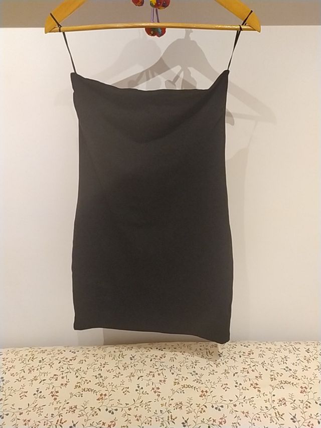 Vestido negro palabra de honor.