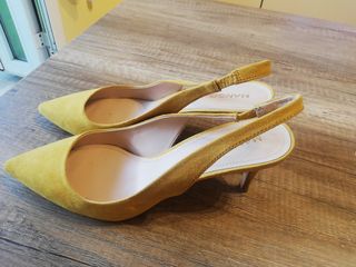 Zapatos dorados brillantes de piso de Trender de segunda mano - GoTrendier