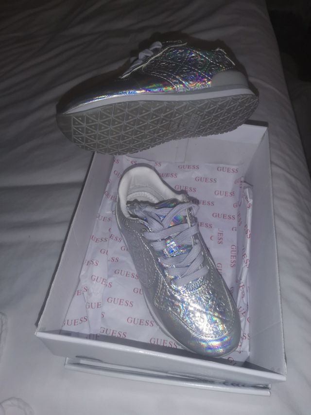 Zapatillas Guess plateadas