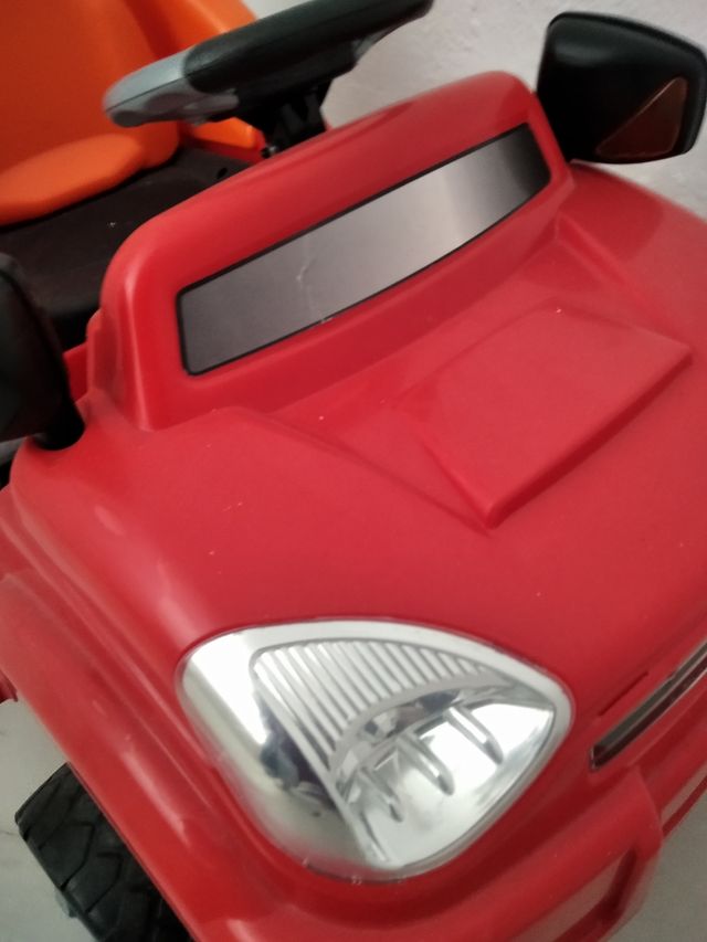 COCHE DE BATERÍA DE JUGUETE CON CAJA DE EMBALAJE