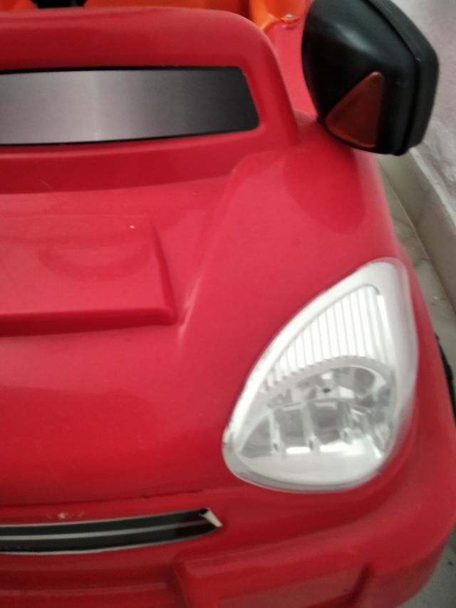 COCHE DE BATERÍA DE JUGUETE CON CAJA DE EMBALAJE