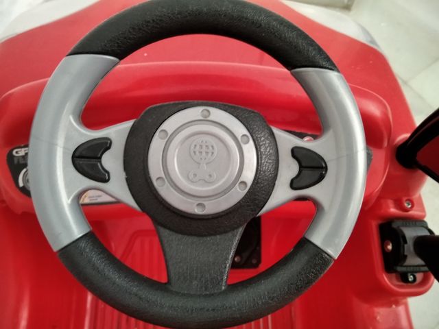 COCHE DE BATERÍA DE JUGUETE CON CAJA DE EMBALAJE